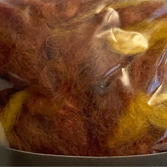 12 Dimensions FeltWorks 100% Wool Gold Curly Roving 0.25oz Needle Felting Crafts - Picture 2 of 15